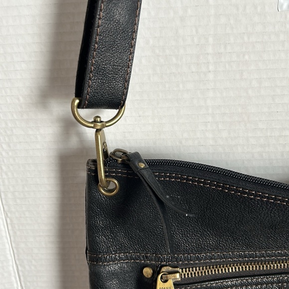 Vintage Fossil crossbody bag, black, adjustable strap. - Picture 3 of 11